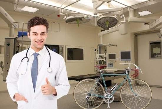 Un medic român și-a făcut bicicletă cu piese scoase din pacienți
