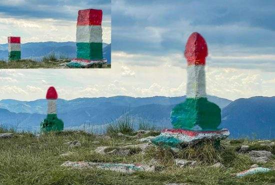 Bornele vopsite în culorile Ungariei din Piatra Secuiului, cioplite în formă de penis de un vandal