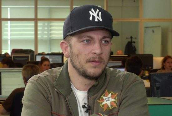 Bântuit de trecut! Macanache s-a împiedicat și a căzut fix în canalul în care locuia acum ceva timp