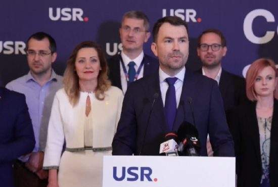 Sondaj. 35% dintre români au fost excluși din USR