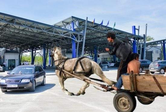 Deputat moldovean prins la graniță cu o căruță furată din România