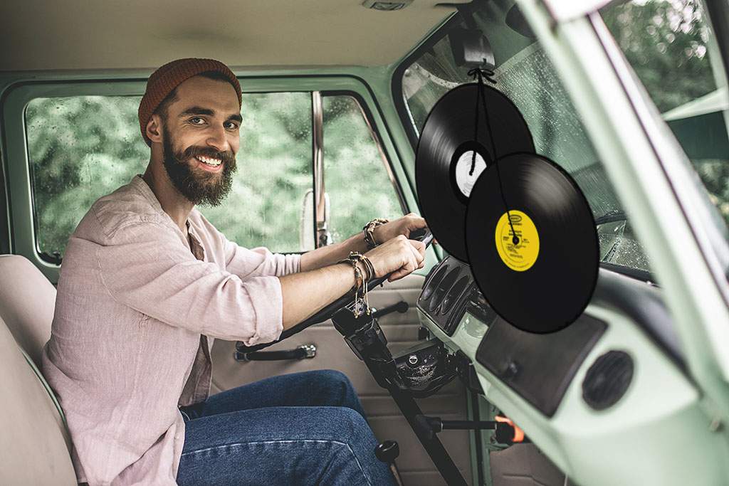 Hipsterul cu viniluri la retrovizoare, al patrulea accident în 8 ore