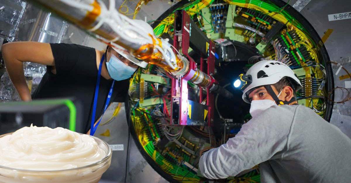 Savanții de la CERN au reparat o maioneză cu acceleratorul de particule, la nivel molecular