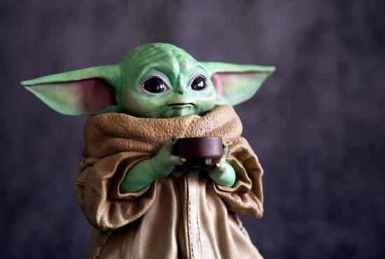 Oficial. Se face un Star Wars cu Baby Yoda: ”Suzeta lui Jedi”