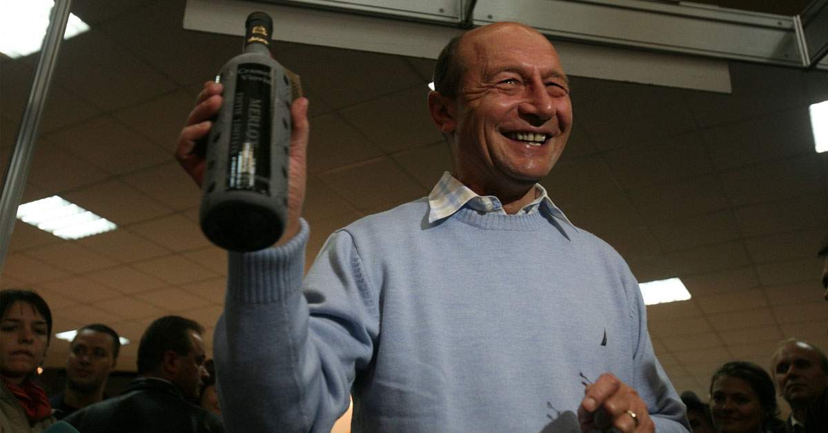 Băsescu, internat cu viroză. E în stare stabilă după ce i s-a pus o perfuzie cu spirt