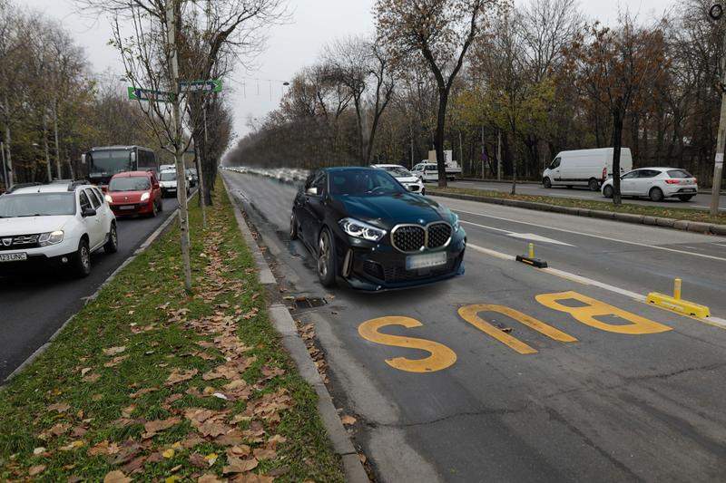 Șoferii de BMW cer mai multe benzi unice de autobuz, ca să aibă pe unde circula