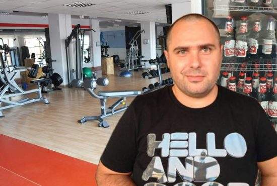 Un român își ține berea la sala de fitness, ca să fie sigur că merge în fiecare zi