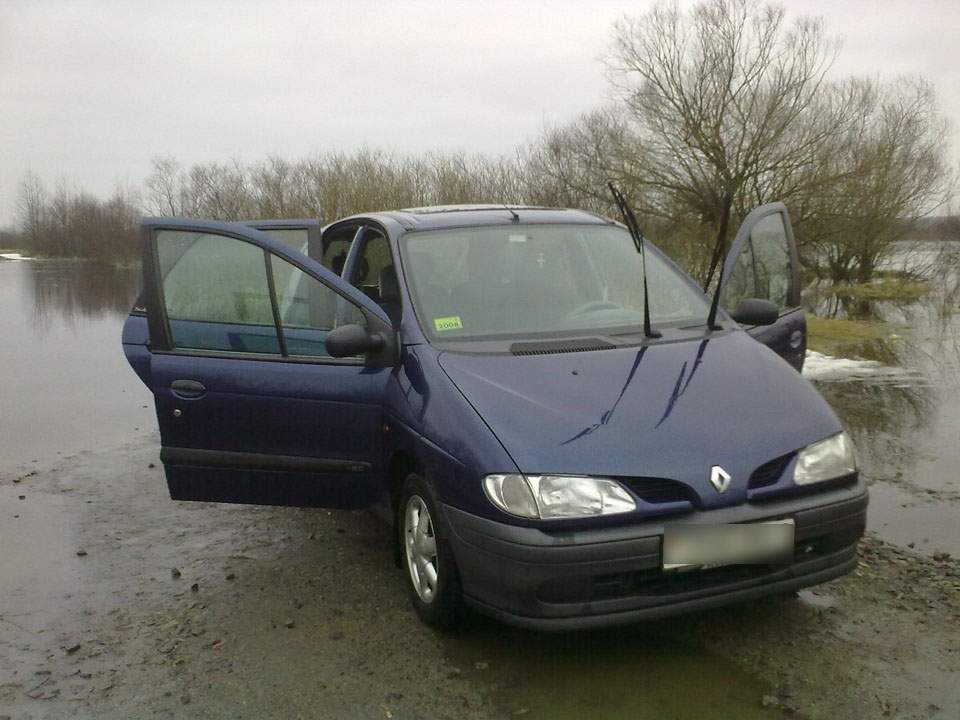 Cea mai vândută maşină a anului. Un Renault Scenic a schimbat 8 proprietari în 2023