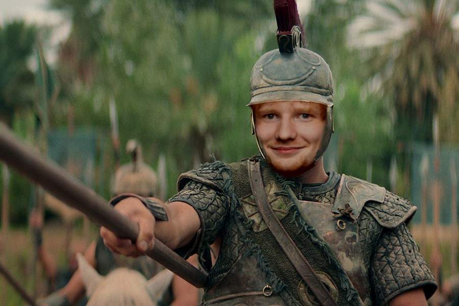 Batjocură. Netflix a dat un film despre Alexandru Macedon în care arată ca Ed Sheeran