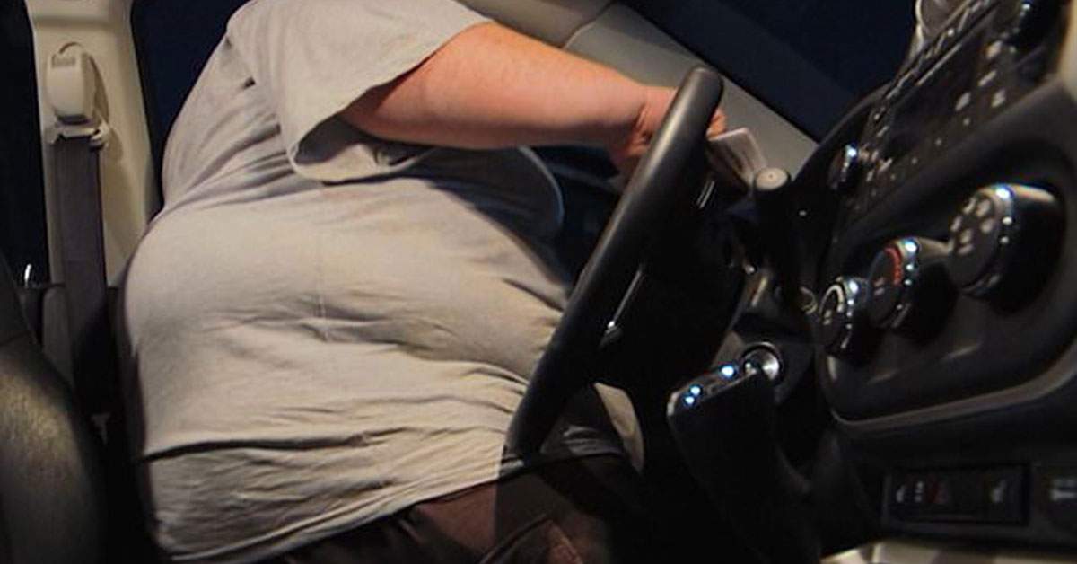 Un român a picat examenul auto că polițistul era prea gras și nu pleca mașina de pe loc