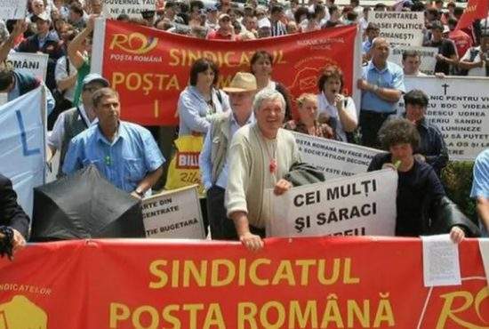 Protest la Poștă. Au printat pancarta în 5 zile cu imprimanta matricială