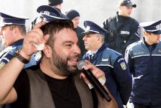 Imagini cu Florin Salam printre interlopi: polițiștii care l-au adus la secție