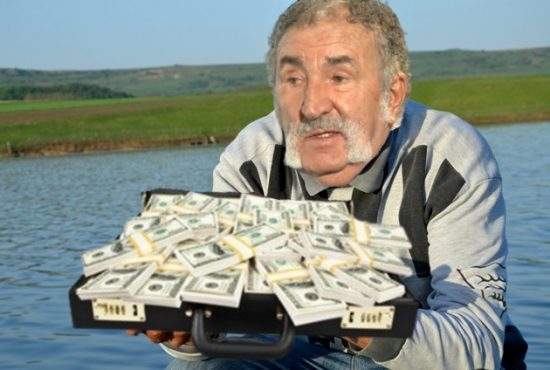 Ce bulan! Țiriac a fost la pescuit pe Lacul Morii și a scos o valiză plină cu bani