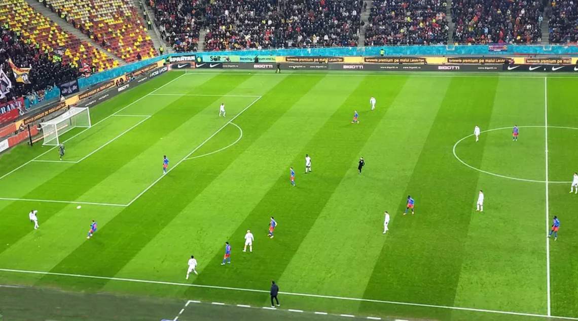 Val de degerături pe National Arena, după ce 22 de desculți au jucat aseară țurca acolo