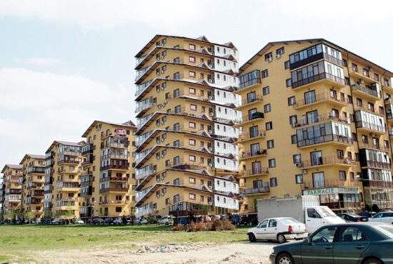 Bloc ingenios în Militari Residence. Are 2 etaje și 36 de mansarde!