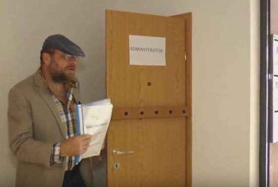 7 indicii că fiul tău ar putea ajunge administrator de bloc