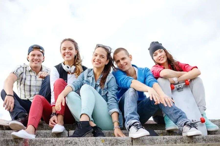 7 întrebări și răspunsuri despre adolescenții români