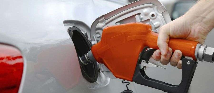 Efect previzibil al ieftinirii petrolului la nivel global: se scumpește benzina în România