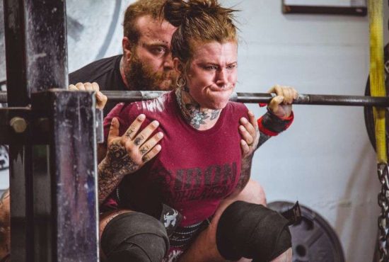 7 activități sportive supraomenești pe care oricine le poate face acasă