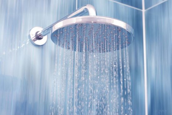 7 greșeli frecvente pe care le fac românii la duș