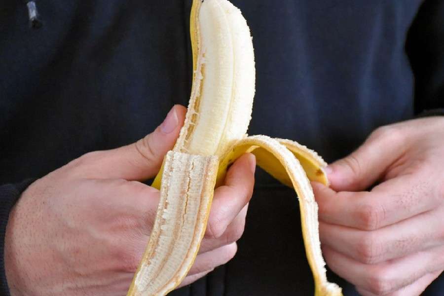 7 metode simple să cojești o banană