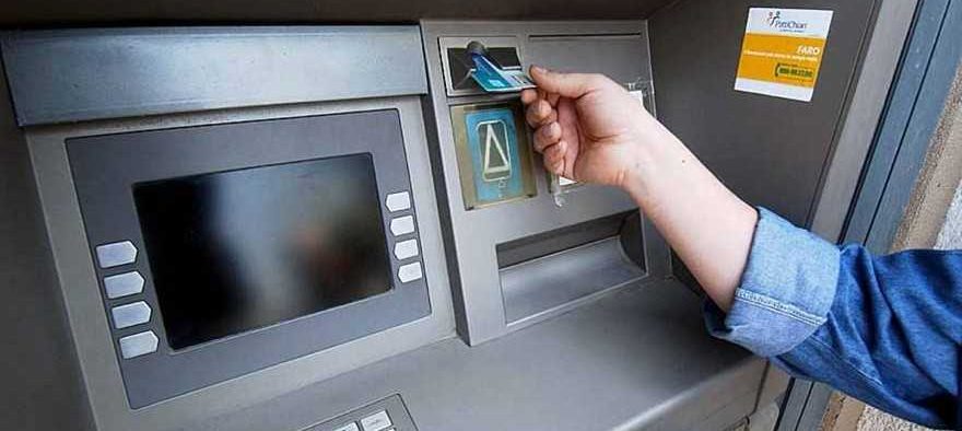Așa da! în loc de taxă pe tranzacții, se bagă TVA 21% la retragerile de la bancomat