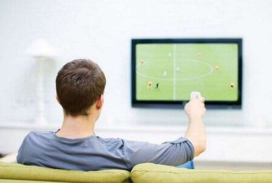 7 lucruri care nu trebuie să-i lipsească unui suporter adevărat când se uită la meci