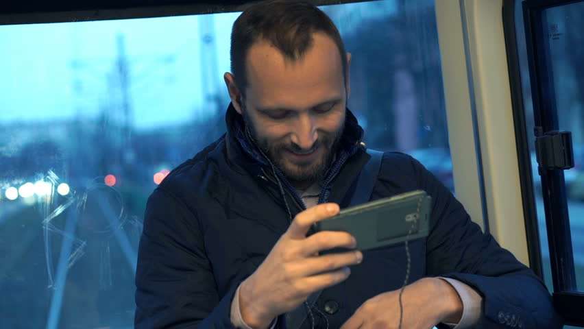7 greșeli pe care le fac bărbații când se uită la porno de pe telefon