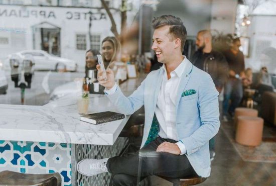 7 sfaturi pentru bărbații cu cont pe Tinder