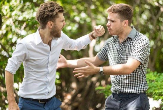 7 expresii care pot dărâma și cea mai strânsă prietenie