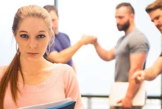 7 semne că un bărbat e de fapt misogin