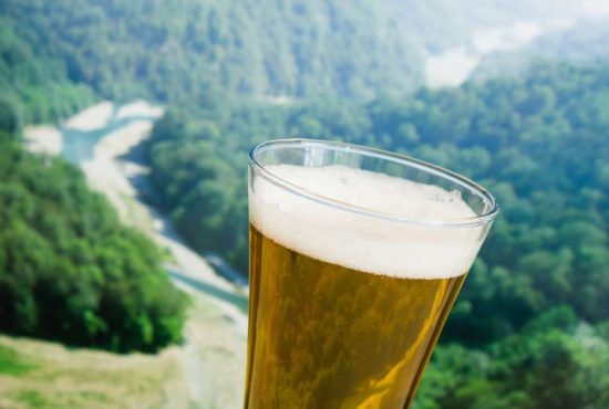 7 motive să iei bere cu tine la munte