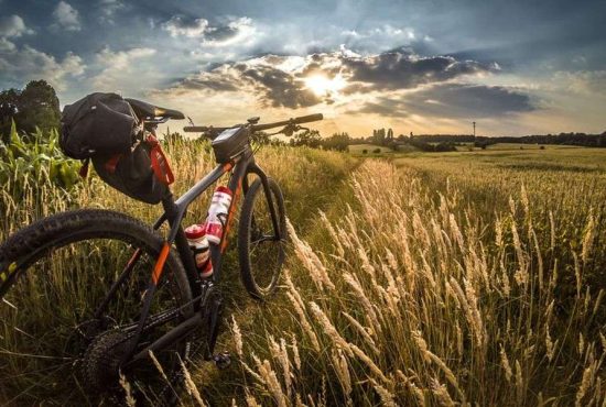 7 sfaturi pentru bicicliștii care fac trekking în România