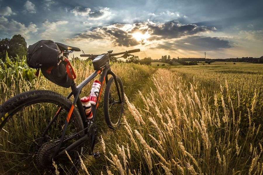 7 sfaturi pentru bicicliștii care fac trekking în România