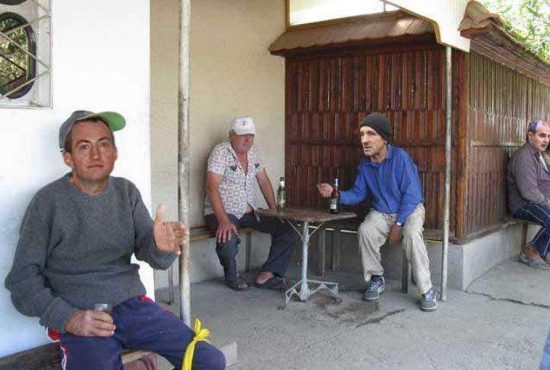 Grijă mare la războiul hibrid! Spionii ruși i-au închis telefonul și l-au ținut trei zile într-o cârciumă