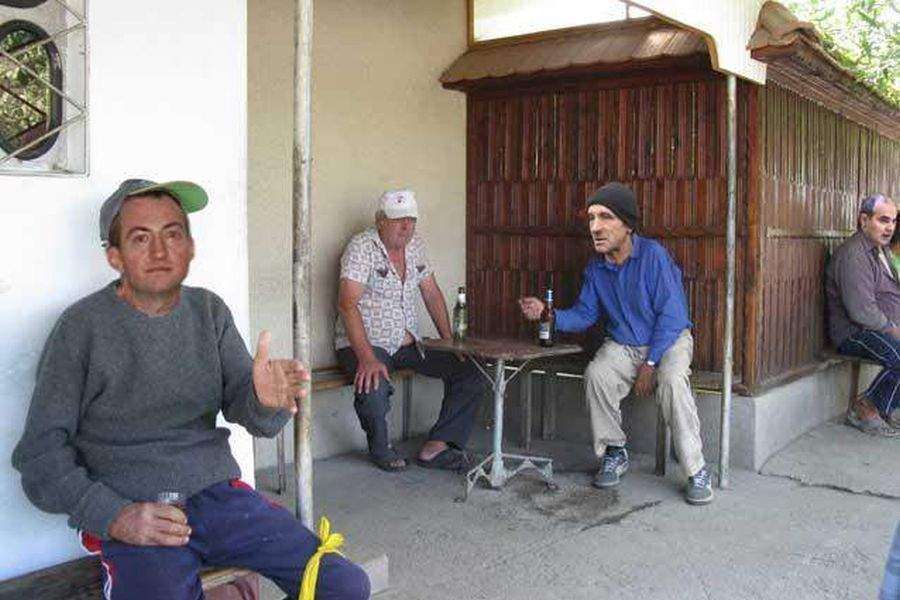 Grijă mare la războiul hibrid! Spionii ruși i-au închis telefonul și l-au ținut trei zile într-o cârciumă