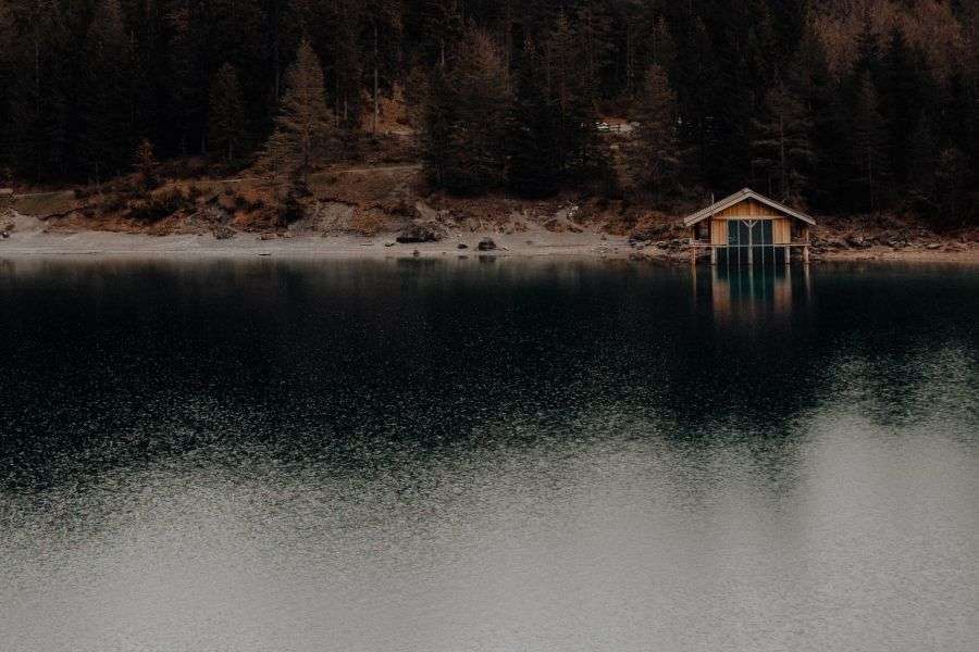 7 motive pentru care e nașpa să ai o casă pe malul unui lac