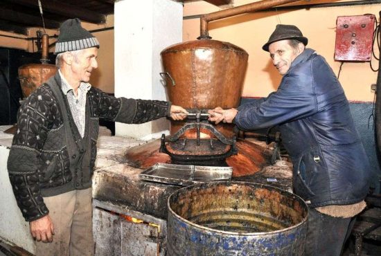 7 lucruri pe care le spune despre tine felul în care păstrezi ţuica