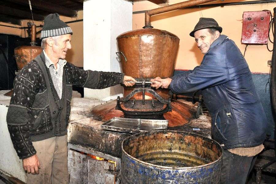 7 lucruri pe care le spune despre tine felul în care păstrezi ţuica
