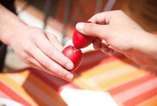 7 lucruri despre cum ciocnesc românii ouă de Paști