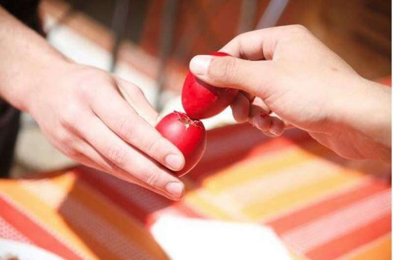 7 lucruri despre cum ciocnesc românii ouă de Paști