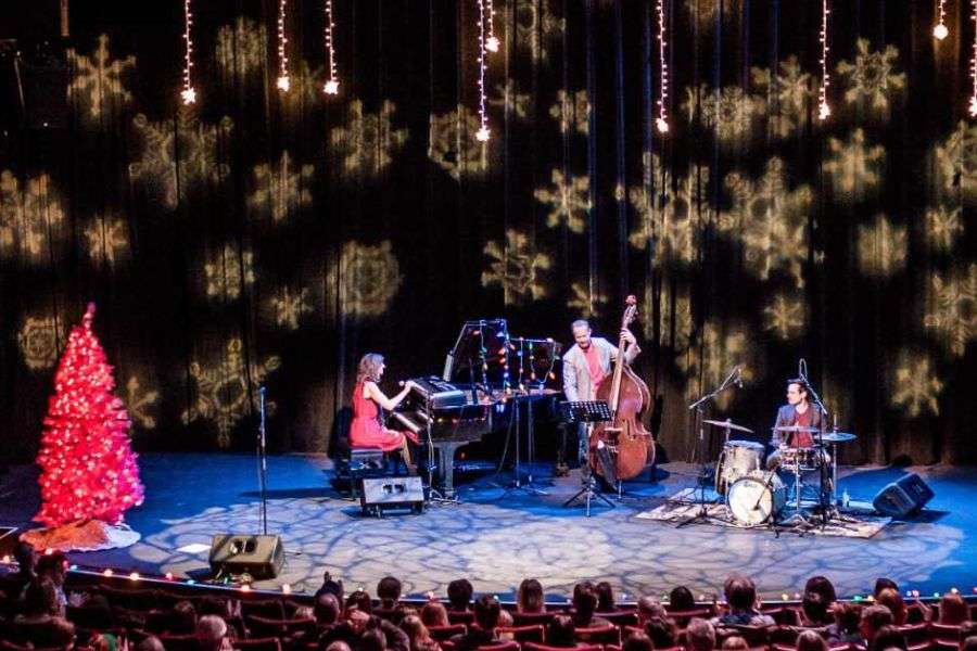 7 cântăreţi sau trupe care şi-au început cariera colindând de Crăciun