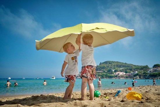 7 sfaturi pentru părinții care merg cu copiii în vacanță