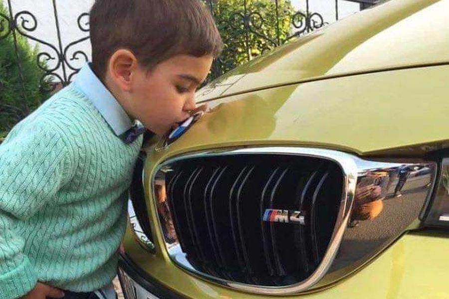 7 indicii că fiul tău își va lua BMW când va fi mare