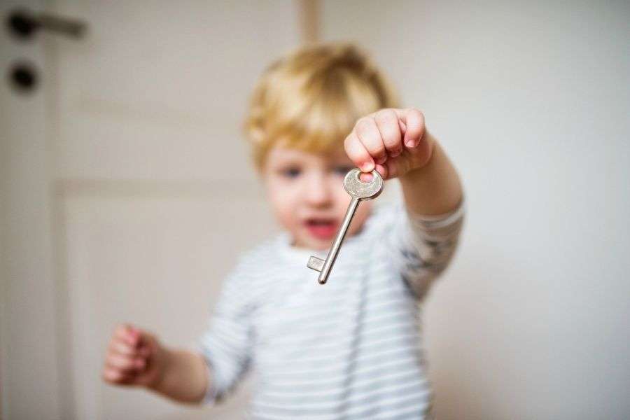 7 indicii că fiul tău ar putea ajunge agent imobiliar