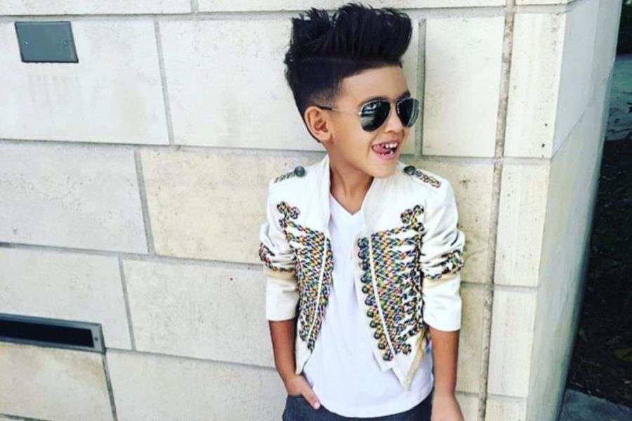 7 indicii că fiul tău ar putea ajunge influencer