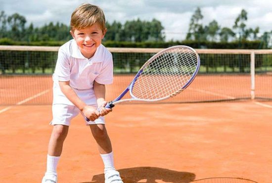 7 indicii că fiul tău ar putea ajunge tenismen
