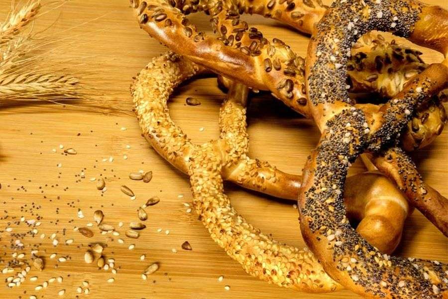 7 lucruri despre cum se mănâncă covrigii în lume