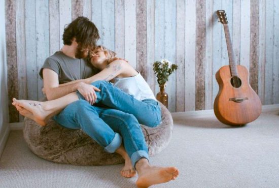 7 indicii că e pregătit să se mute împreună cu tine