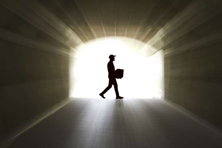 7 indicii că ai fost curier într-o viață anterioară